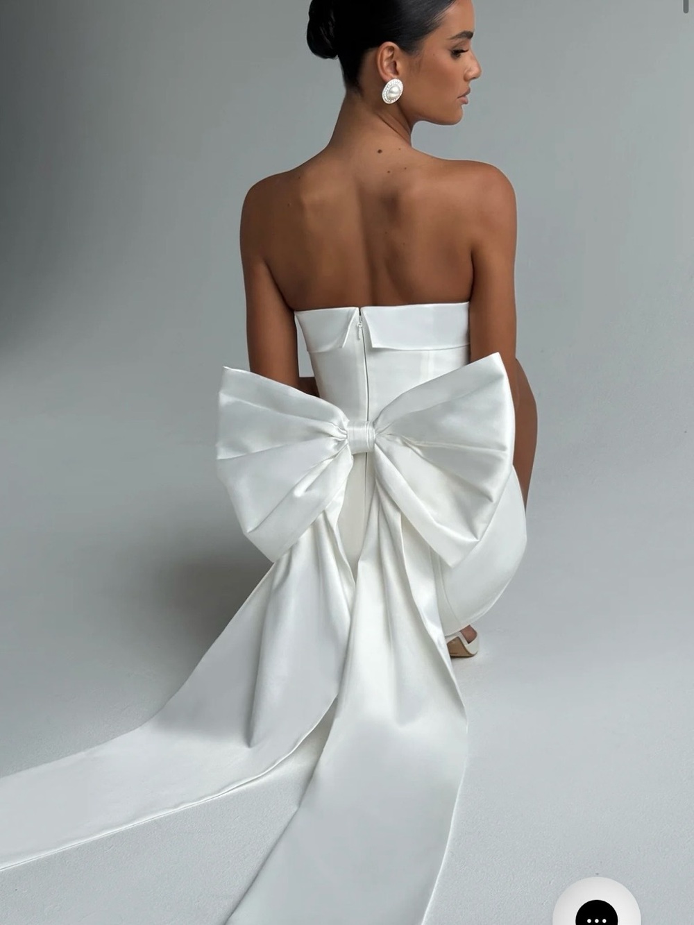 Strapless Satin White Evening Dress with Oversized Bow